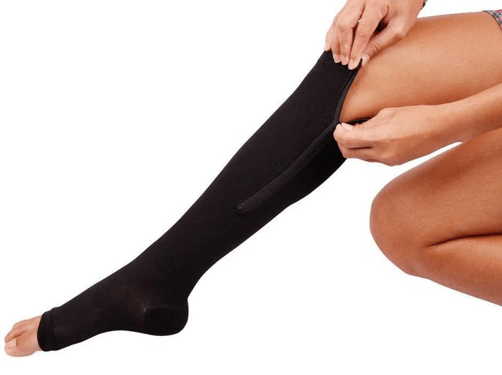 Compression stockings with zipper for improved circulation